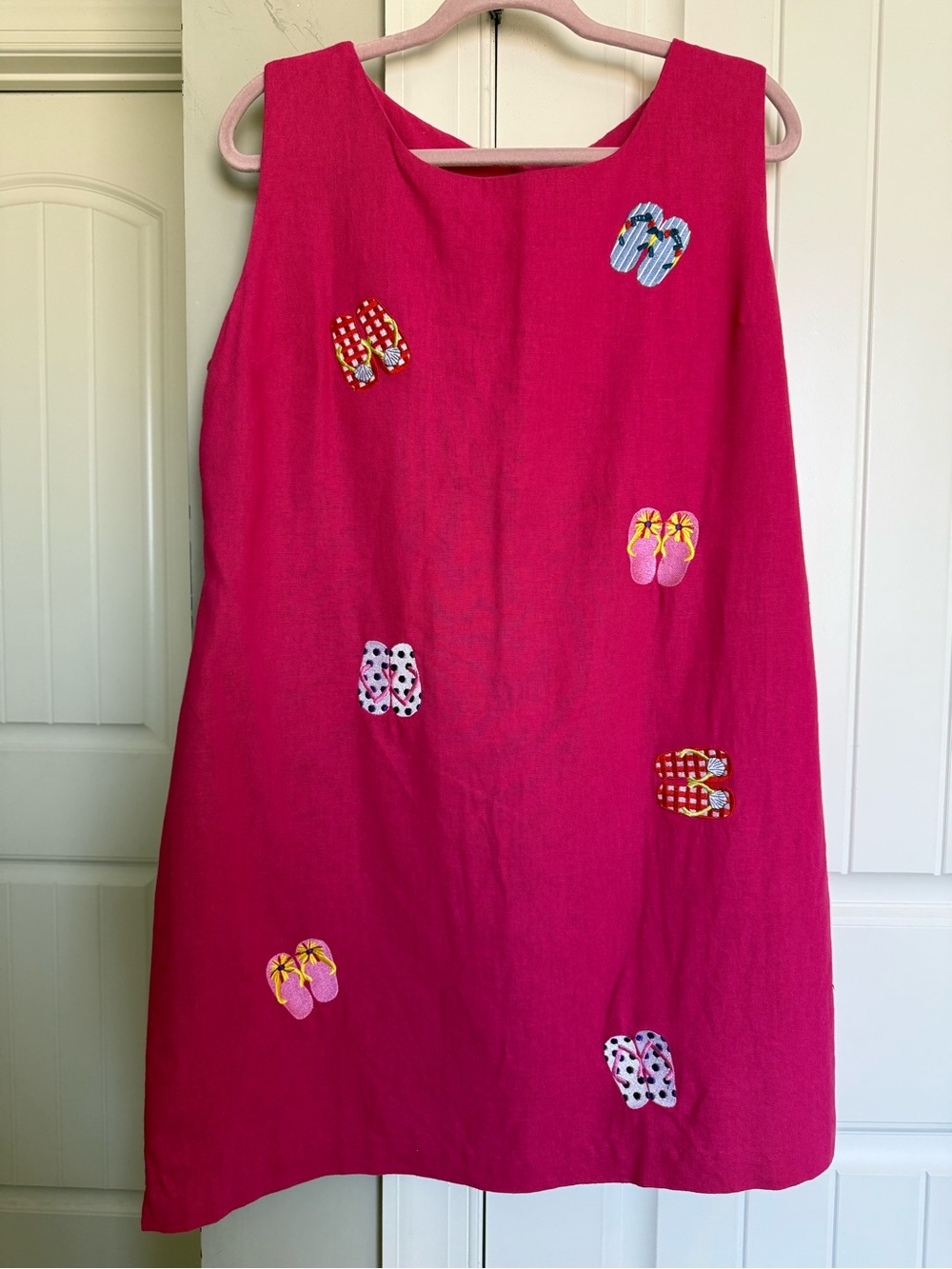 Summer linen sheath dress embroidered with flip flops